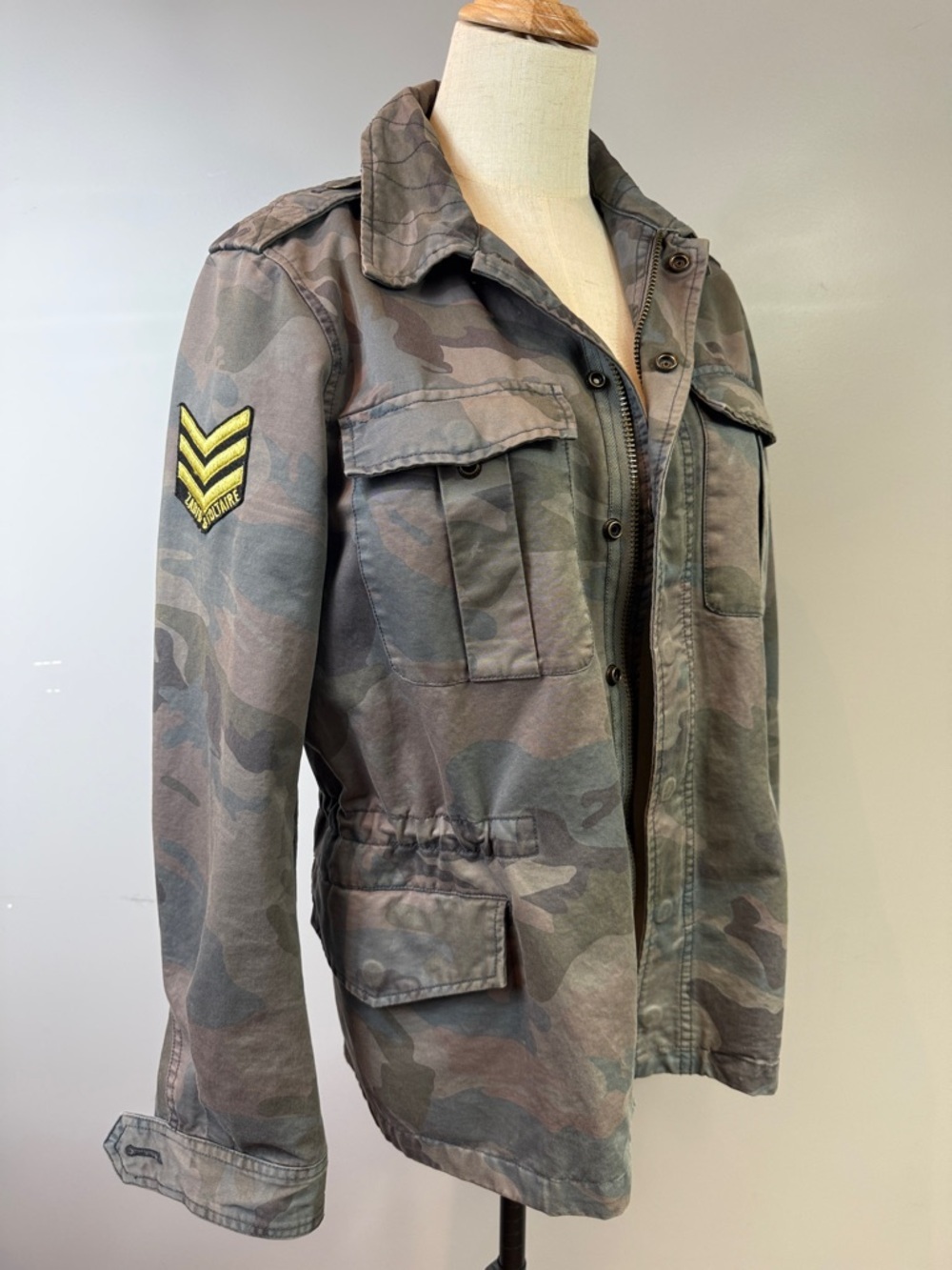 Gray Camo Utility Jacket Military Style Drawstring Waist Size M (NWOT)